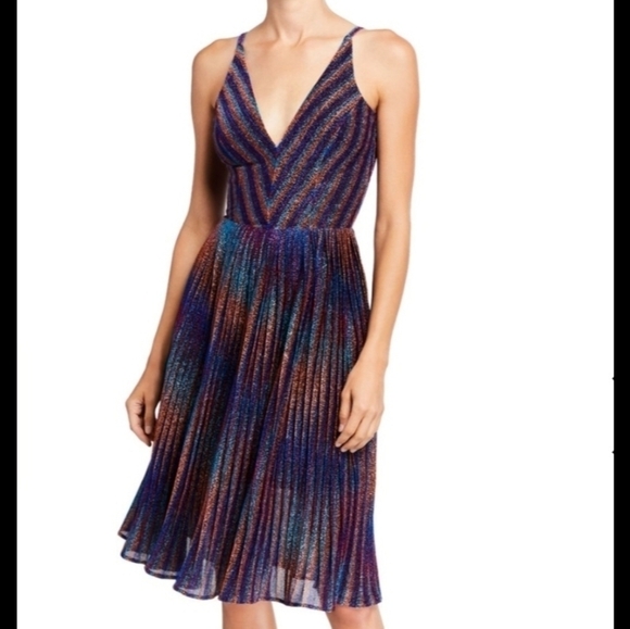 Dress The Population Haley Metallic Cocktail or Holiday Dress - Picture 2 of 16